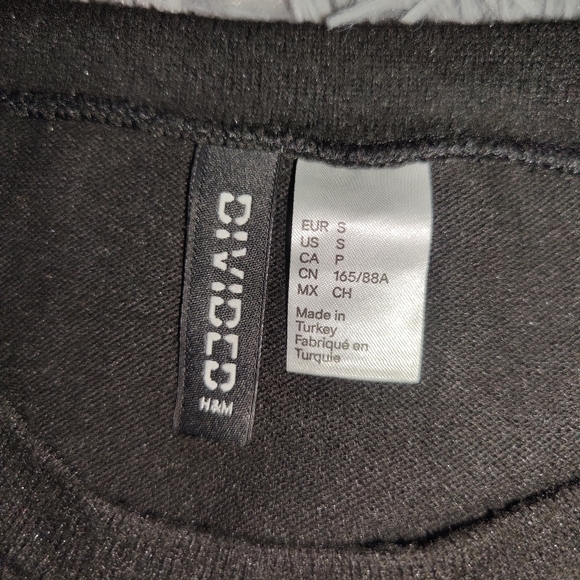 H&M Embroidered Shoulder Sweater - Picture 3 of 5